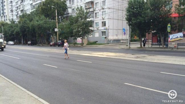 В центре Челябинска дорожники оставили без «зебры» нерегулируемый пешеходный переход