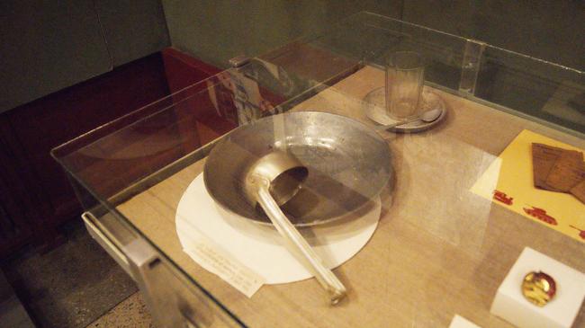 Интересный факт: почему простая алюминиевая тарелка выставлена в челябинском музее