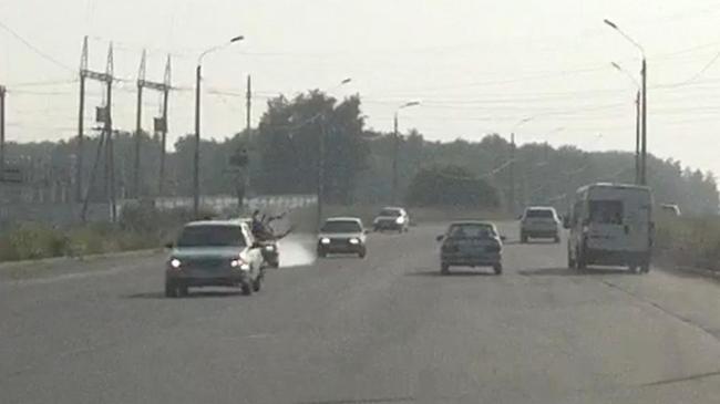 ДТП с велосипедистом, угодившим под машину в Челябинске, попало на видео