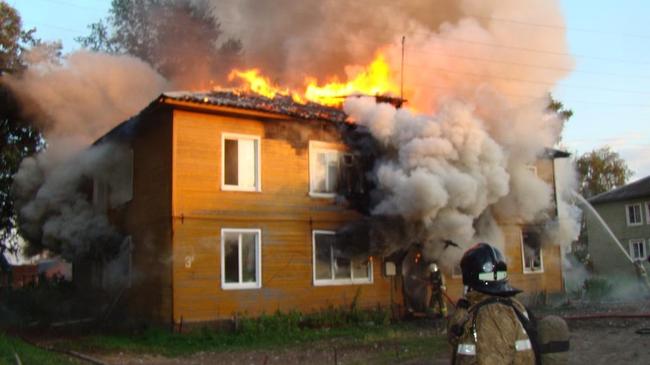 Огнеборцы 12 часов тушили пожар в Металлургическом районе Челябинска.