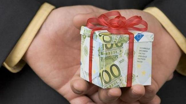 Минтруда РФ напомнило южноуральским чиновникам о запрете дарить и получать подарки на Новый год