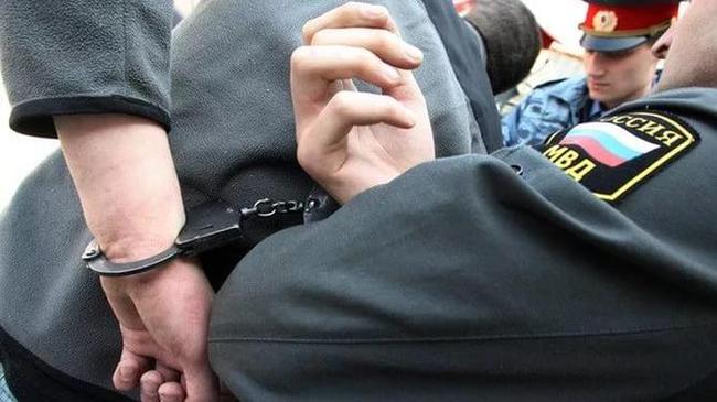 Челябинские полицейские покалечили пару за курение в подъезде.