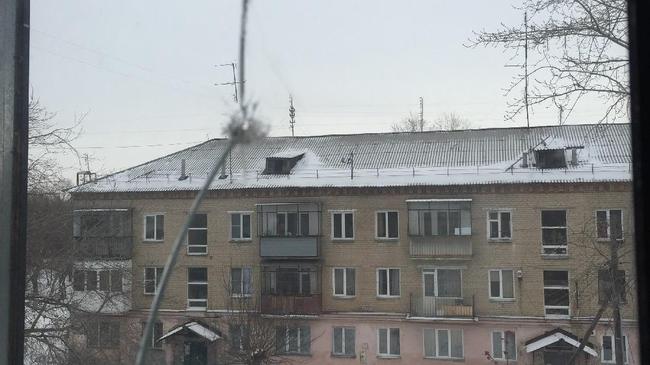 В Челябинской области коллекторы расстреляли окна пенсионерки, задолжавшей банку