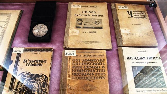 Амазонки в библиотеке. В Челябинске представили артефакты времен зарождения советского государства
