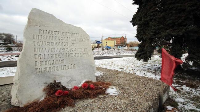 Красным или белым? На площади в центре Челябинска установят новый памятник