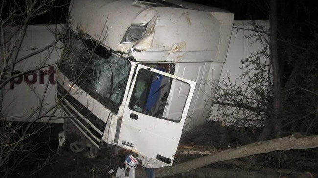Водитель ВАЗа погиб в лобовом столкновении с грузовиком в Саткинском районе. 