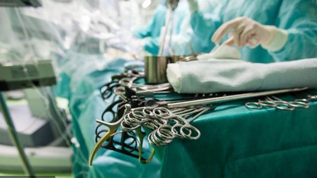 Челябинские хирурги спасли ребенка с перерезанным горлом