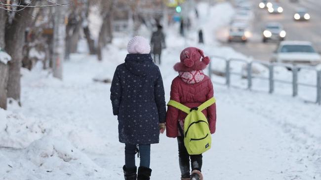 Из-за мороза в школах Челябинска отменили уроки