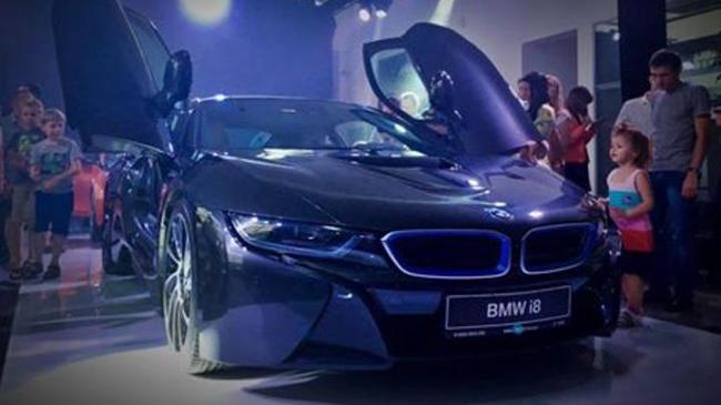 BMW привез в Челябинск электрический автомобиль за 10 миллионов рублей