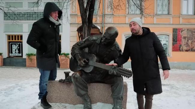 Стас Ярушин провел экскурсию по «Объединенным Уральским Эмиратам» для телеканала «Пятница»