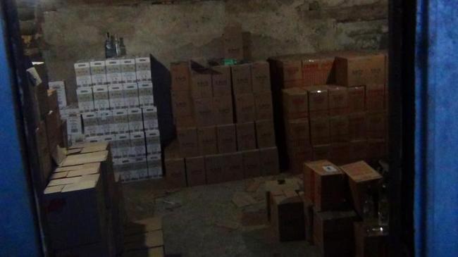 Полицейские обнаружили у сельского жителя склад с контрафактным алкоголем