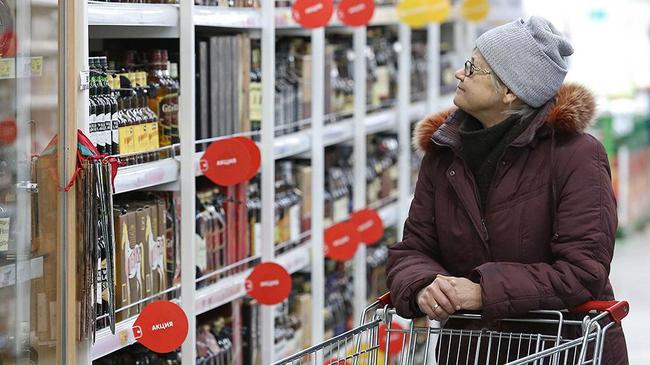 Женщина обвинила супермаркет в продаже воды вместо алкоголя