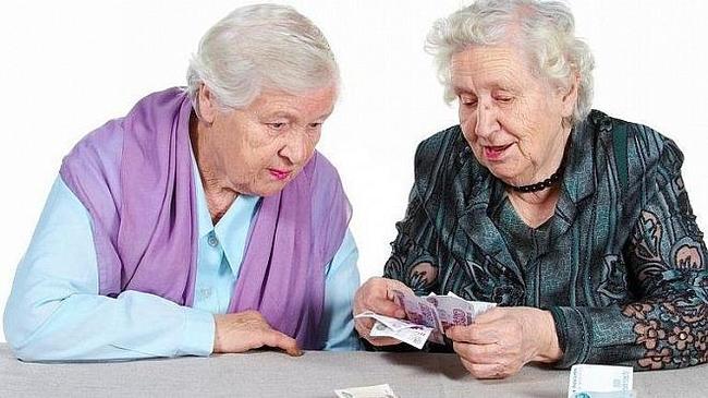 Мошенницы украли у 77-летней пенсионерки 208 тысяч под видом снятия порчи