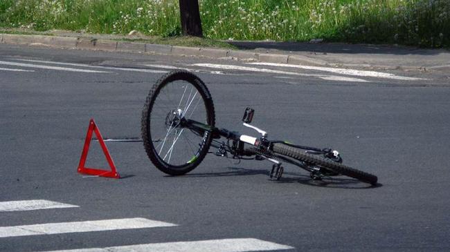 Нарушив правила, подросток на велосипеде попал под колеса иномарки в Челябинске