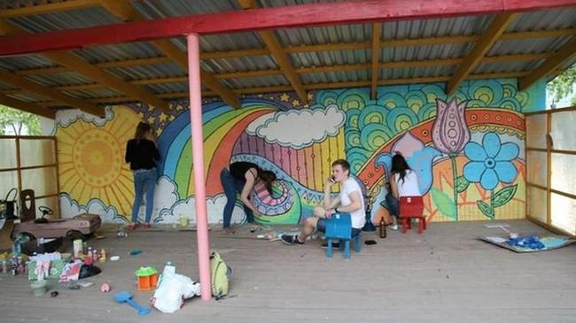 Челябинские студенты превратили веранды детсада в произведения искусства