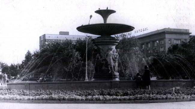 Фонтан на площади в 50-тые годы