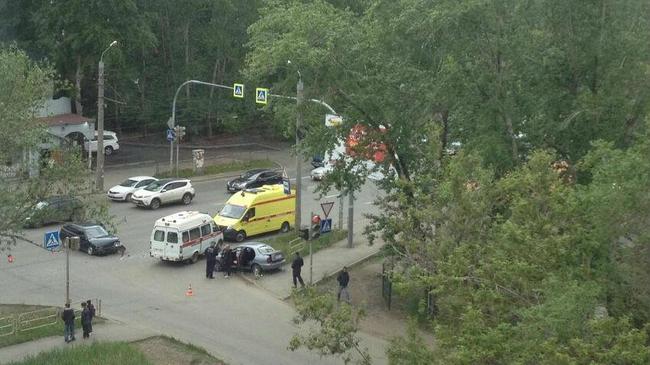 ДТП на улице Новороссийской. Троих, включая ребенка, увезли на скорой