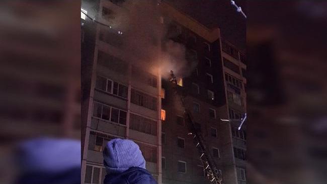 Многоквартирный дом загорелся на ЧМЗ: эвакуировали 13 человек