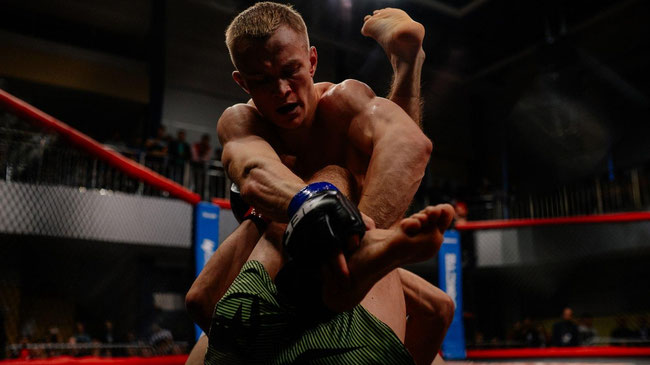 Боец MMA из Челябинска выиграл бой в Екатеринбурге