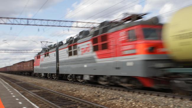 Грузовой поезд насмерть сбил юношу в наушниках под Челябинском 