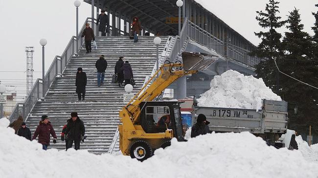 Для уборки снега на улицы Челябинска выйдут 111 спецмашин