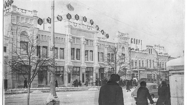 Здание универмага на ул. Кирова, 1957 год. Архивное фото