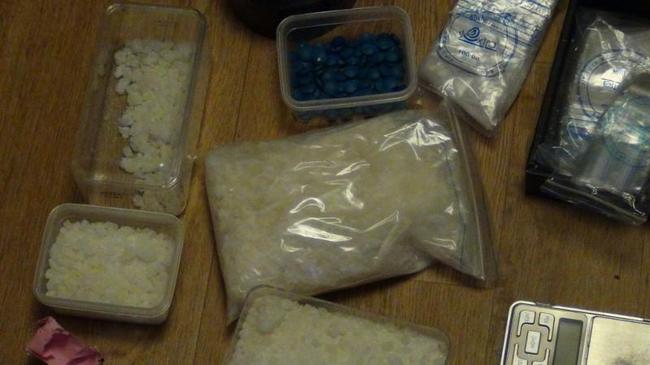 Силовики изъяли у двоих южноуральцев более двух кг синтетических наркотиков