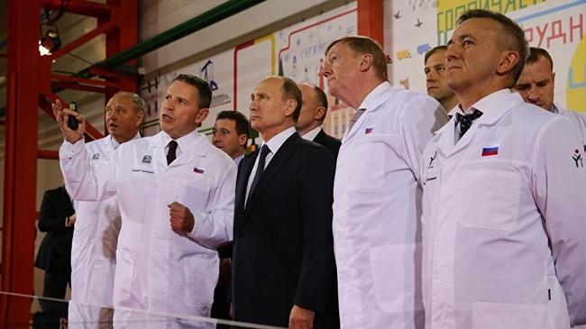 Путин тепло попрощался с Комаровым и оценил белую металлургию: «Умно!»