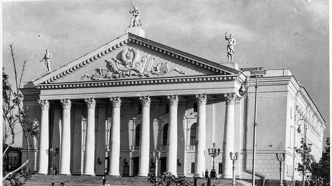Оперный театр, 1975 год