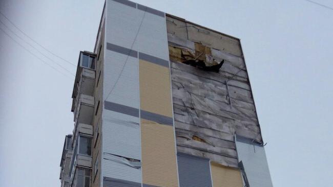 Ураганный ветер разрушил стену жилой многоэтажки