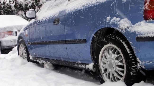 Автомобилистам может грозить штраф за езду на летней резине зимой