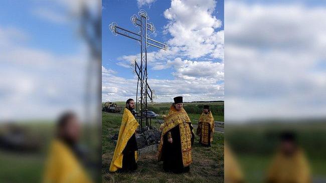 Верующие установили поклонный крест на месте падения Челябинского метеорита 