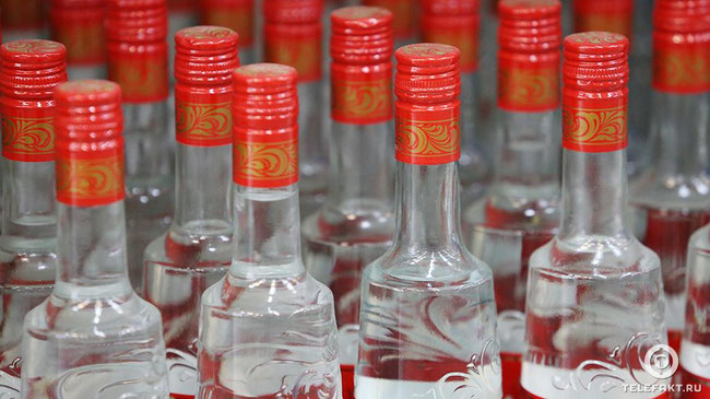 Челябинские полицейские изъяли из торговых точек полтонны алкоголя.