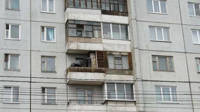 В Миассе 6-летняя девочка спустилась из окна шестого этажа на соседний балкон