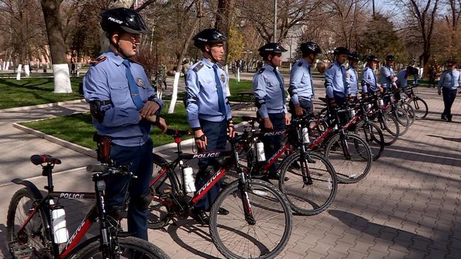 Челябинских полицейских пересадили на велосипеды