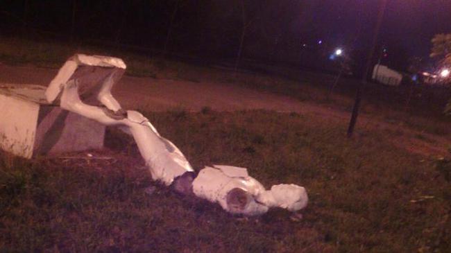 Вандалы разбили советский памятник в Челябинске