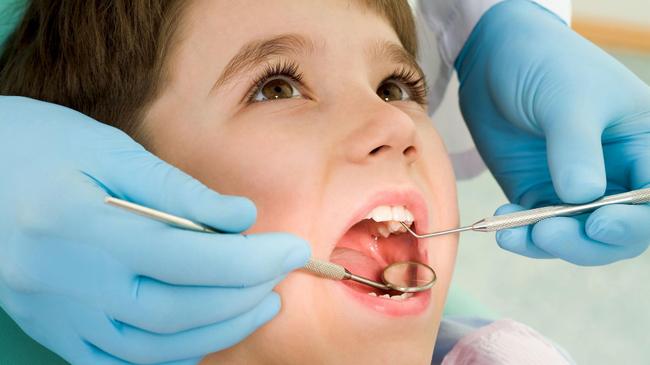 Стоматолог, удаливший не тот зуб ребенку, извинился перед родными мальчика