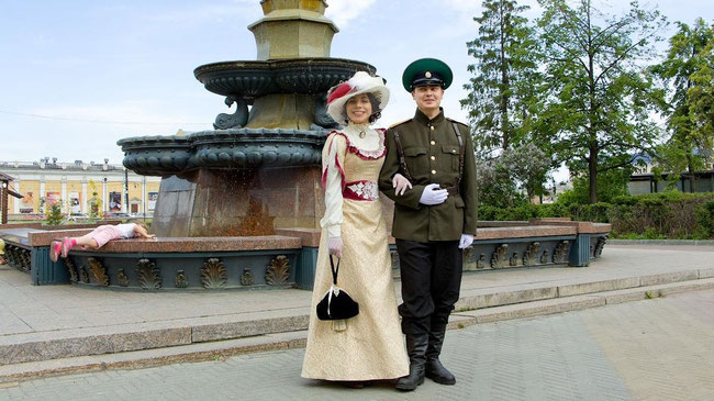 В Челябинске несколько сотен южноуральцев устроили "пушкинский косплей"