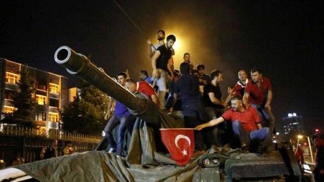 В Турции подавили попытку военного переворота: порядка 60 погибших, 1500 человек задержано