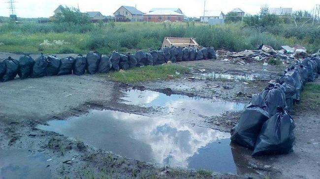 Чистомен разобрал очередную свалку в Копейске: "улов" — 49 мешков мусора