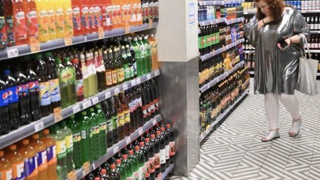В России планируют запретить продажу сладких газированных напитков лицам младше 18 лет