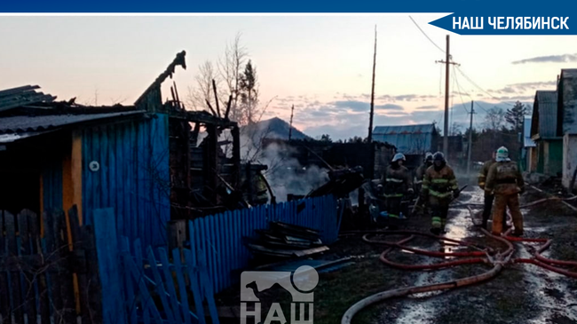 🔥 Воды для тушения не было! 😨 В Златоусте в садовом товариществе за ночь сгорели несколько домов.