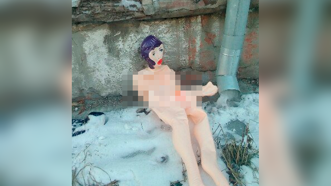 Резиновая эротическая игрушка во дворе возмутила жильцов в Челябинске