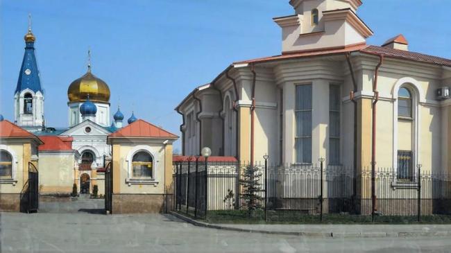 "Челябинск, тогда и сейчас" 🏰 Симеоновская церковь, построена на месте деревянной часовни, относившейся к Свято-Троицкому храму в 1883 г.