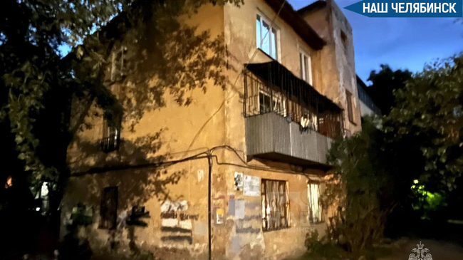 🔥 В Челябинске ночью загорелся частично расселённый дом на улице Воровского