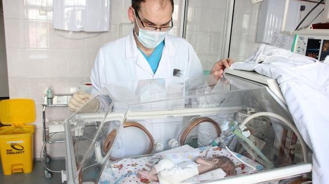 🙏🏻 Челябинские врачи успешно прооперировали младенца весом 490 грамм