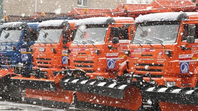 На борьбу со снегом и гололёдом в Челябинске выведут дополнительную технику