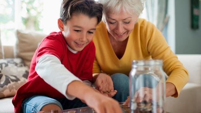 💬Пенсионерам нужно выплатить по 30 тысяч, а всем россиянам - по 10. 