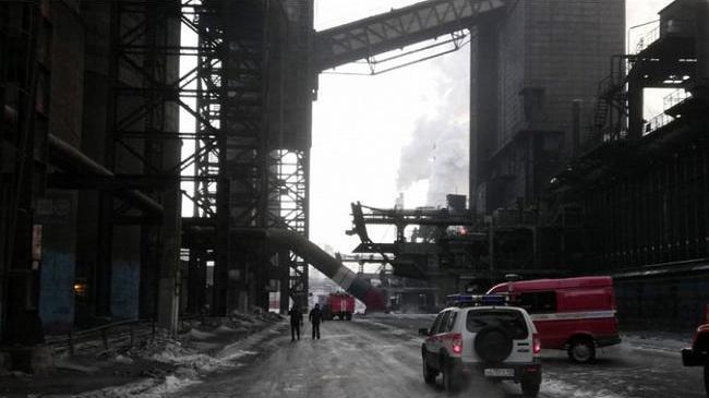 «Огонь тушат 57 пожарных и почти два десятка машин»: На металлургическом комбинате в Магнитогорске произошел крупный пожар
