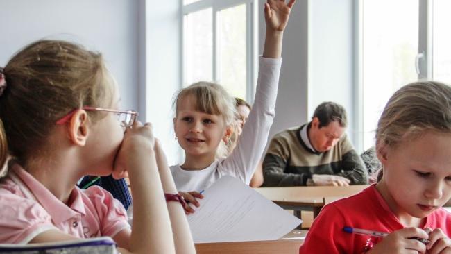 Челябинский государственный университет приглашает обучающихся начальных классов «поступить» в Детский университет. 